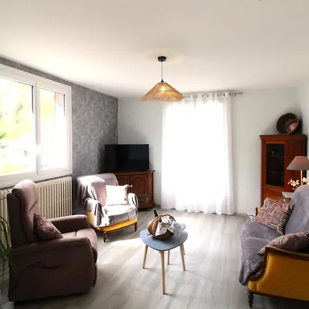 Location De Gite En Auvergne: Confort, Activites Nature Et Proximite Sites Historiques - Fr-1-742-544